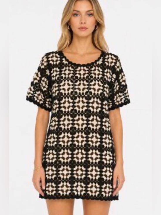 Shore Dresses & Skirts - Shore Black and Cream Crochet Short Sleeve Shift Dress